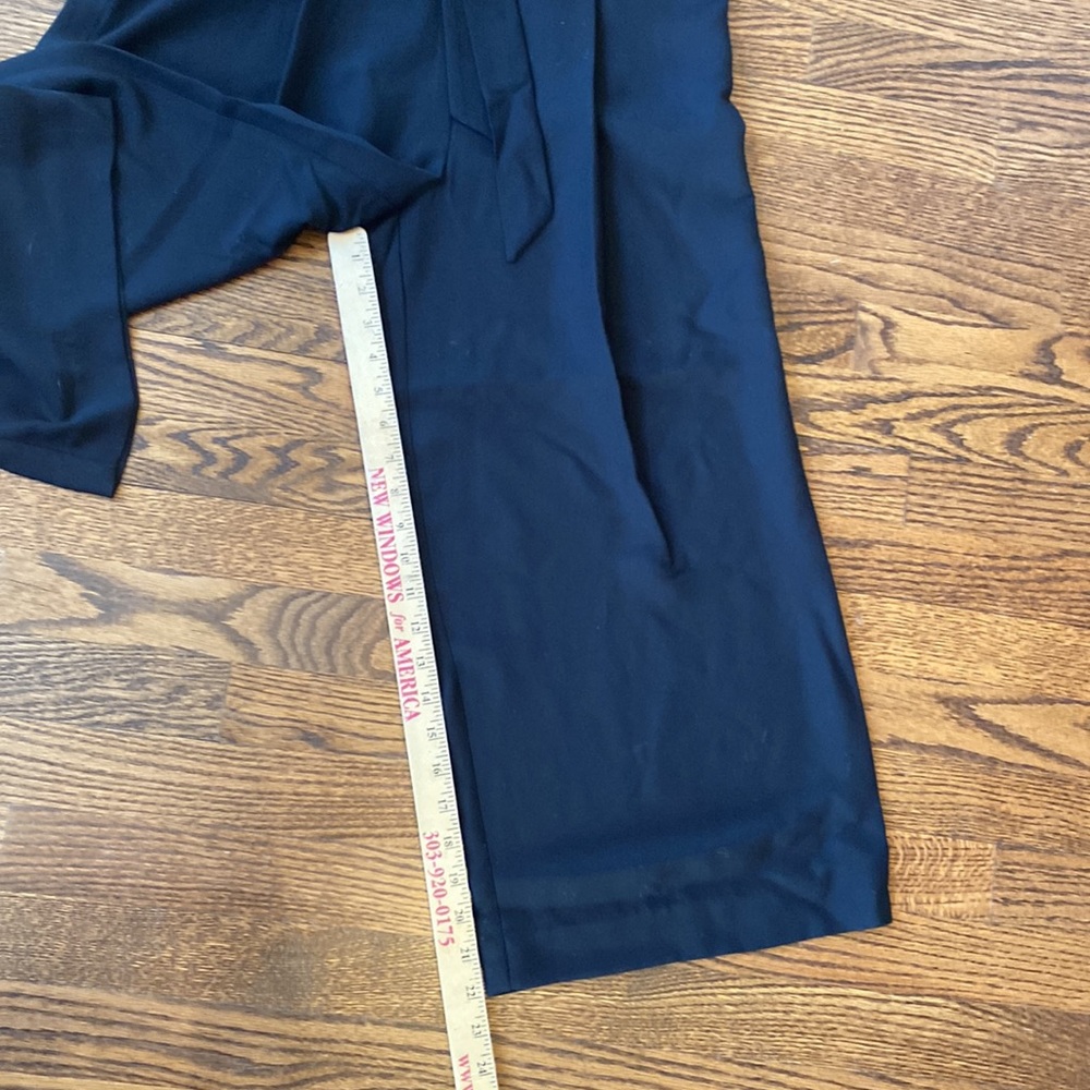 Banana Republic size 6 crepe V Neck wide leg cropper jumpsuit.  Black - Picture 5 of 10